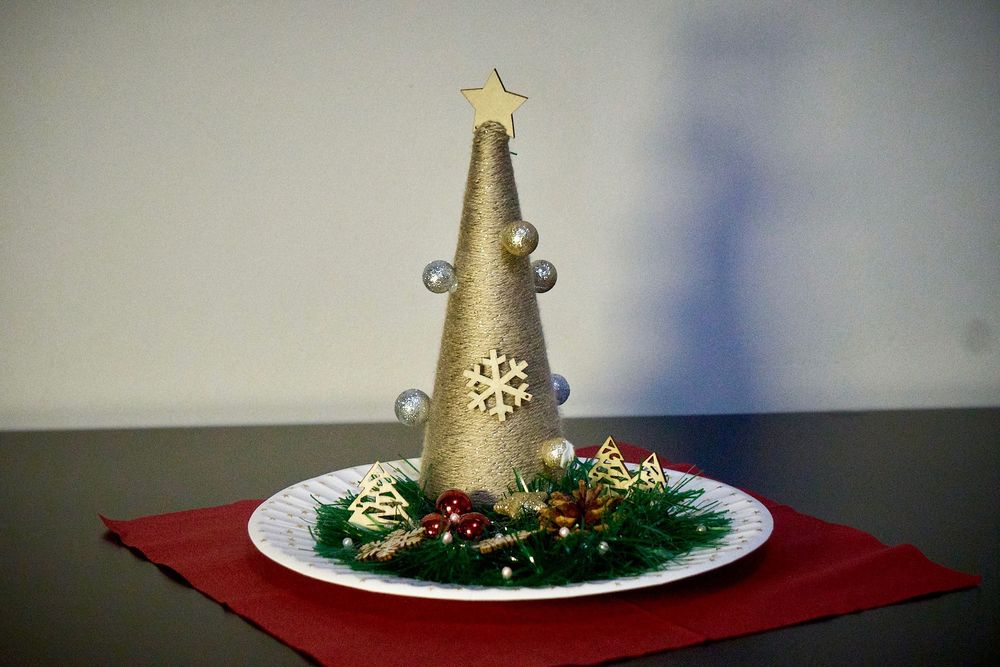 Golden Star Tree – Decorațiune handmade de Crăciun