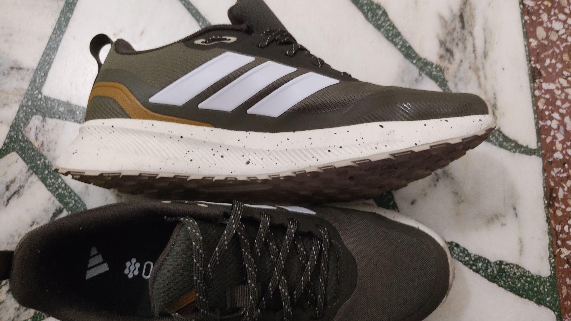 Маратонки Adidas 42⅔