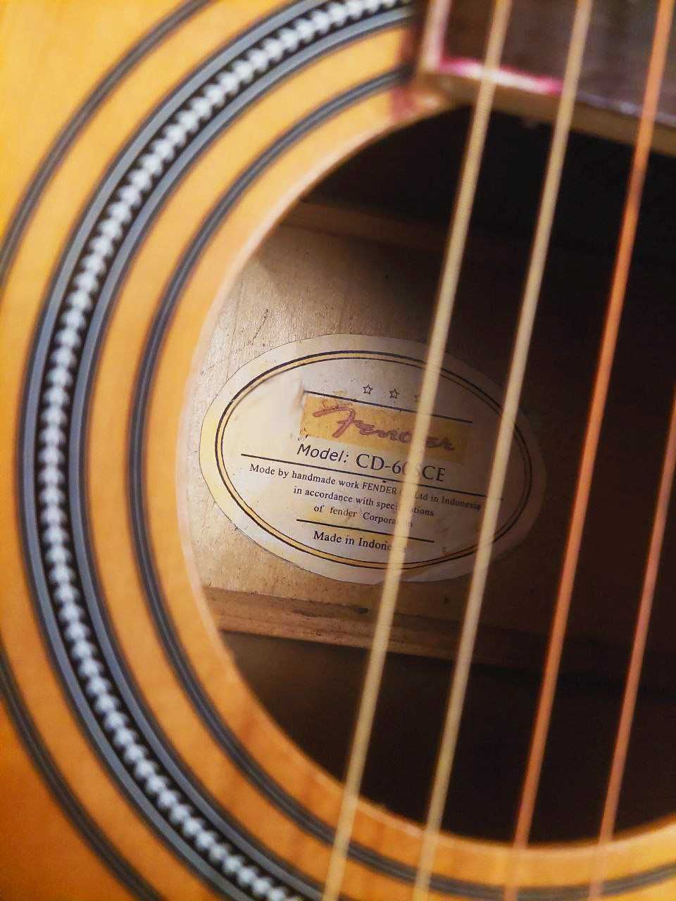Продам гитару Fender CD-60ce