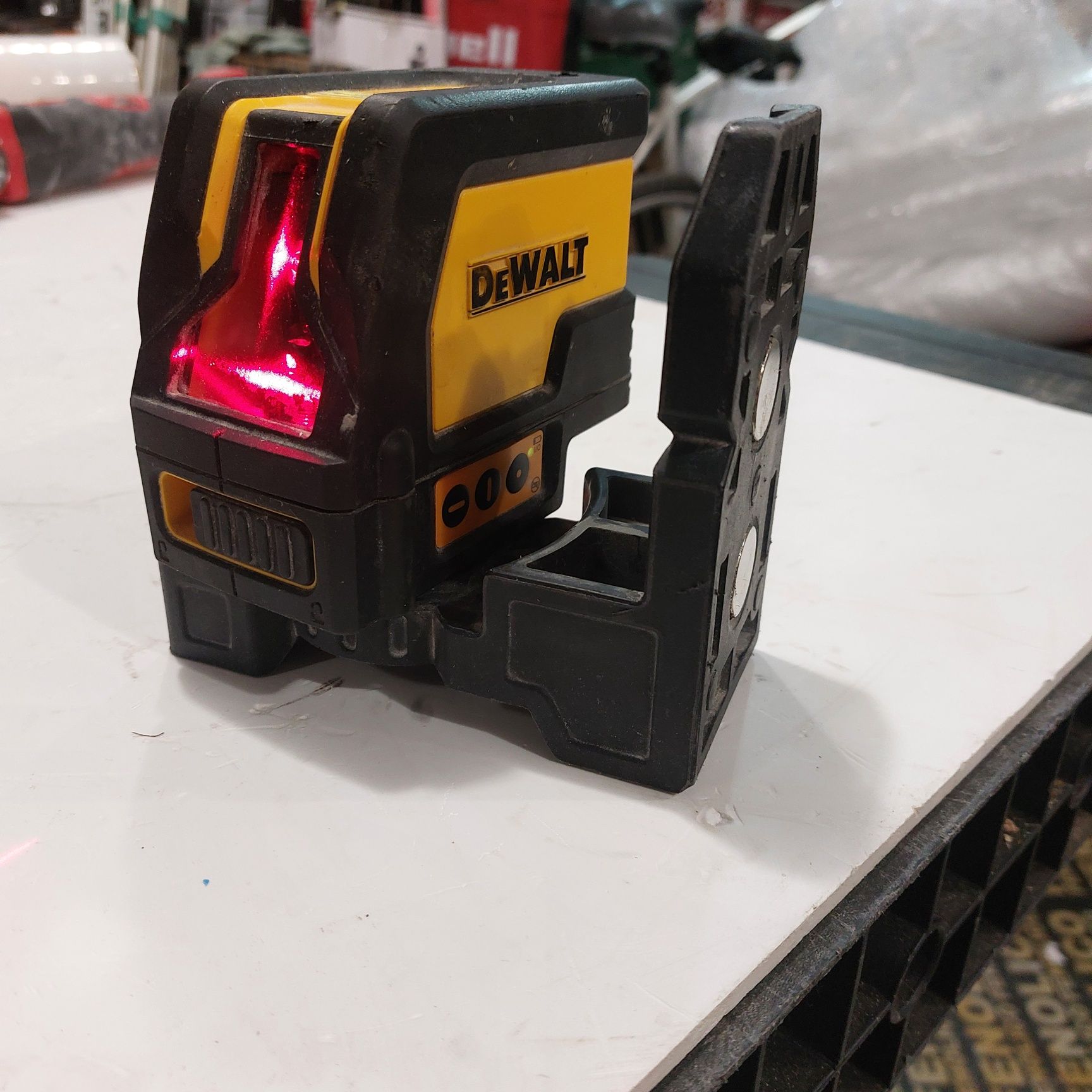 Линеен лазерен нивелир Девалт Dewalt DW0822