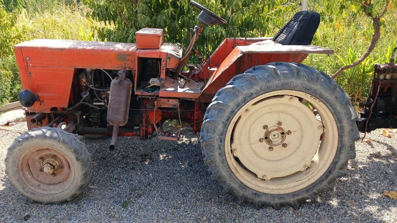 Traktor sotiladi