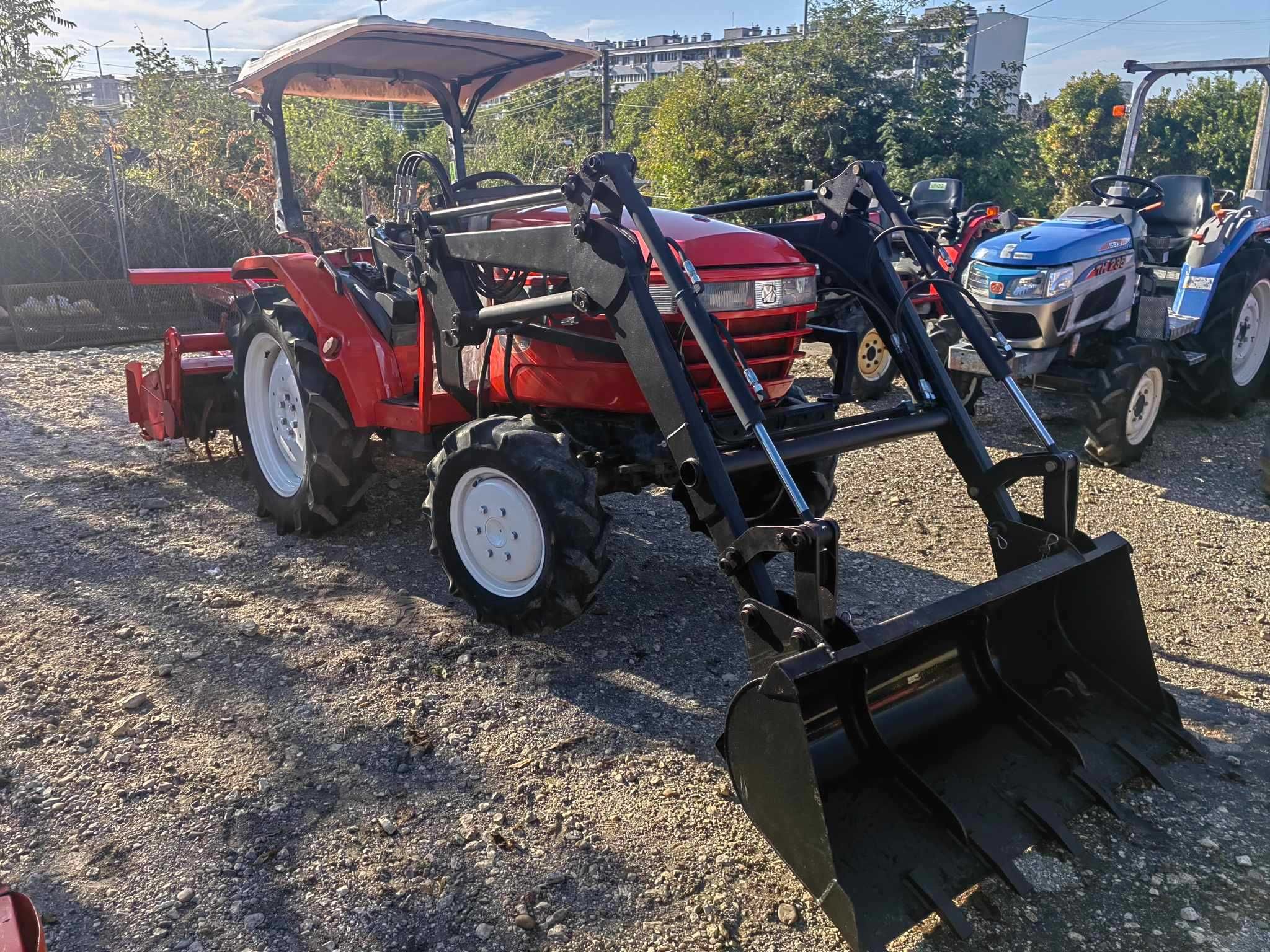 Челен товарач YANMAR AF310 4x4