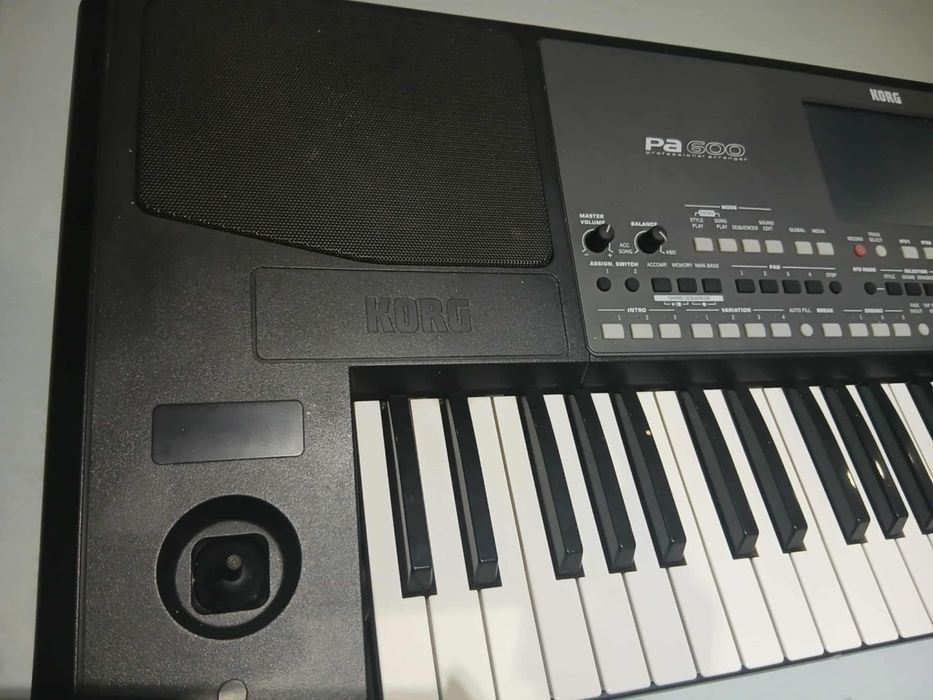 Orga KORG PA600 profesionala în stare perfecta
