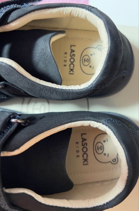 Детски кожени обувки размер 25 и Lasocki  26