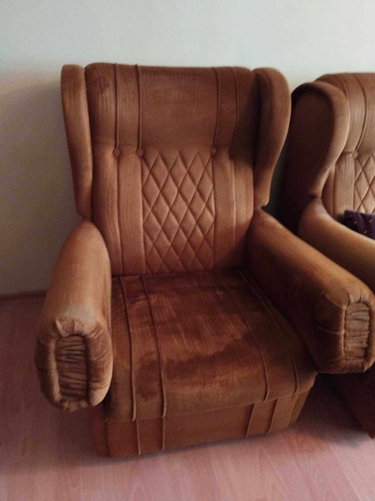 Разтегателен диван с фотьойли