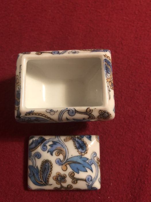 За вашето бижу малка порцеланова .