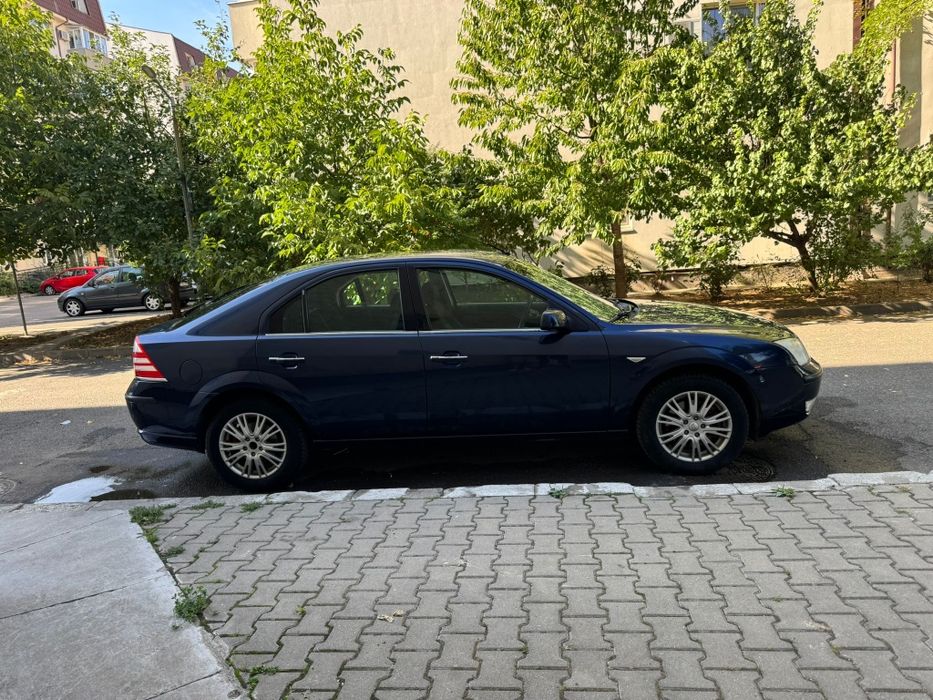 Ford Mondeo Albastru