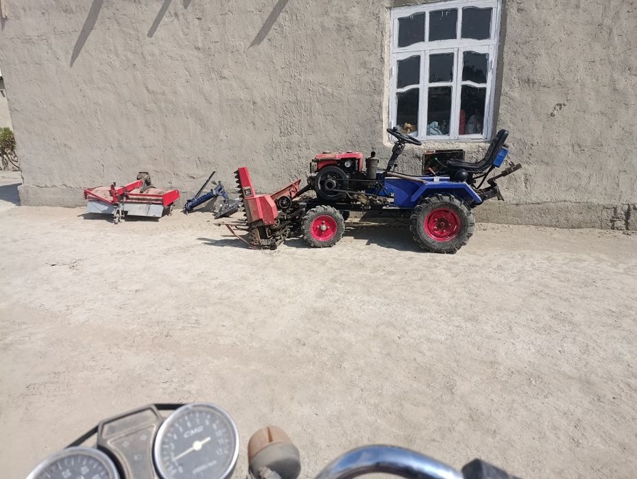 Mini traktr jatka pluk kultavtr