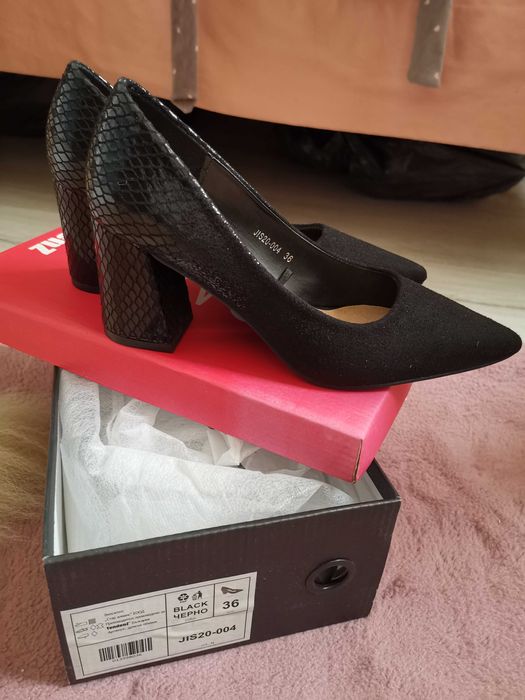 Обувки Tendez, нови