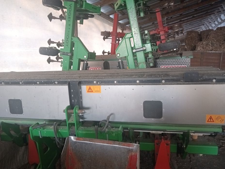 Vând cultivator prasitor