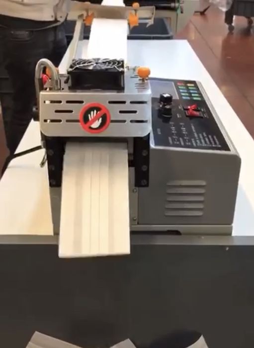 Машина для изготовления масок