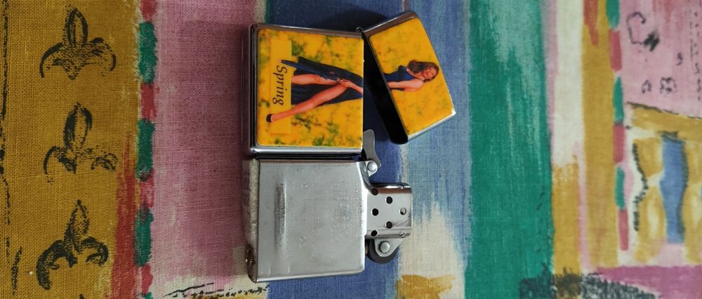 Bricheta Zippo Spring Pin Up Girl