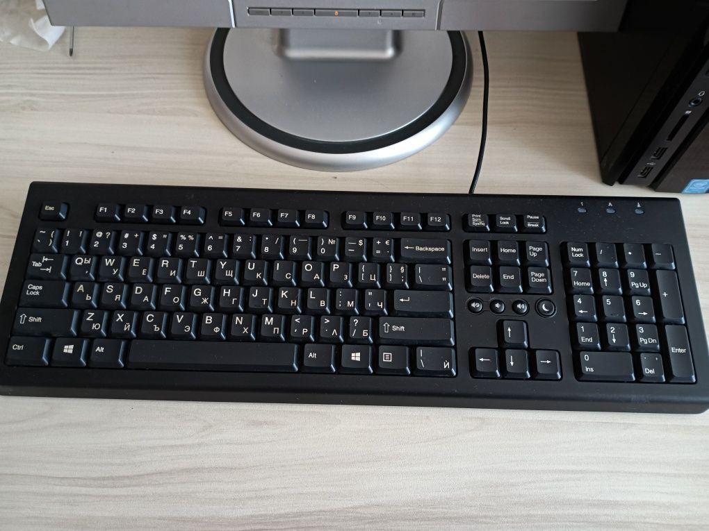 Компютър hp slim pc лаптоп