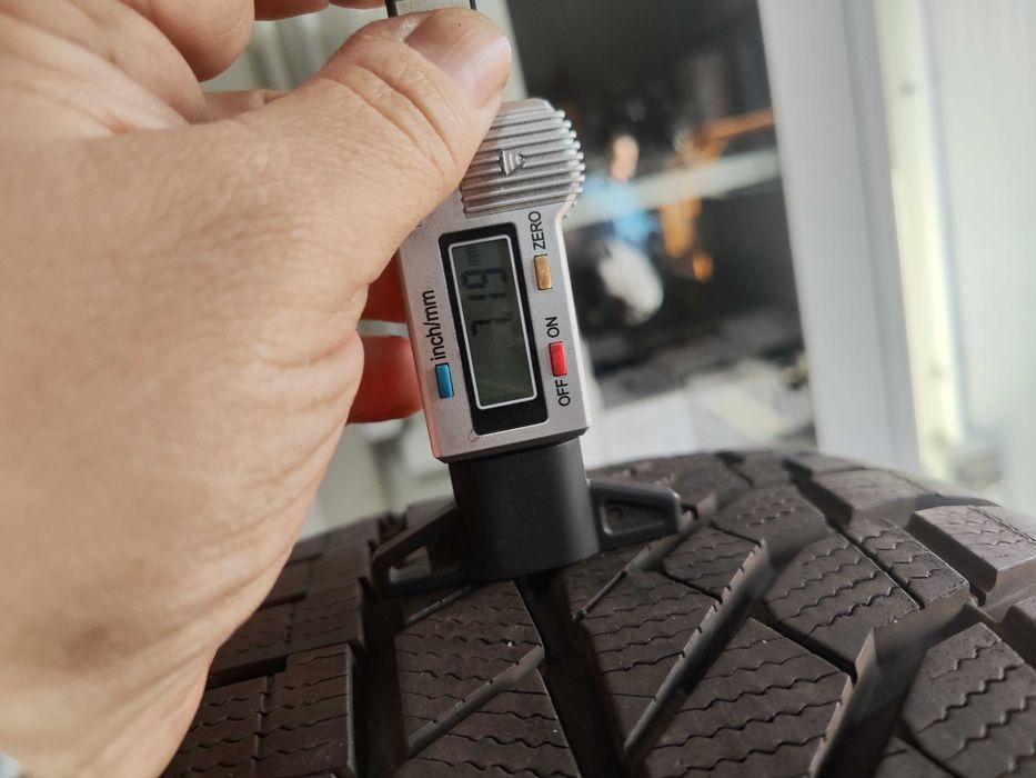 2бр.зимни гуми 225/40/18 Falken