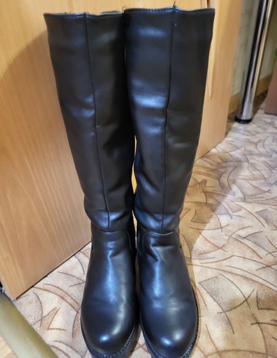 Продам женские зимние сапоги