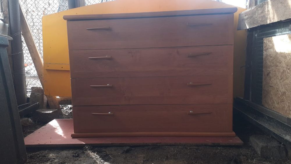 Продам комод в хорошем состоянии 50x100