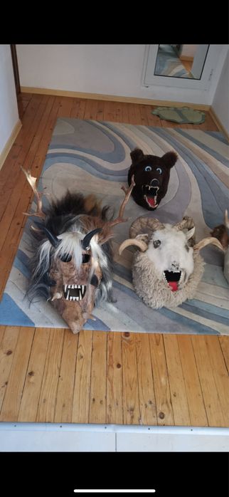 Кукерски маски и рога