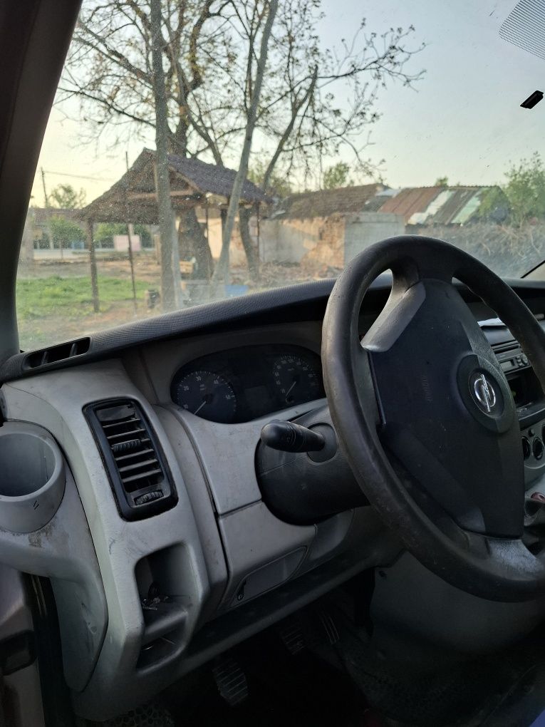 Vând Opel vivaro
