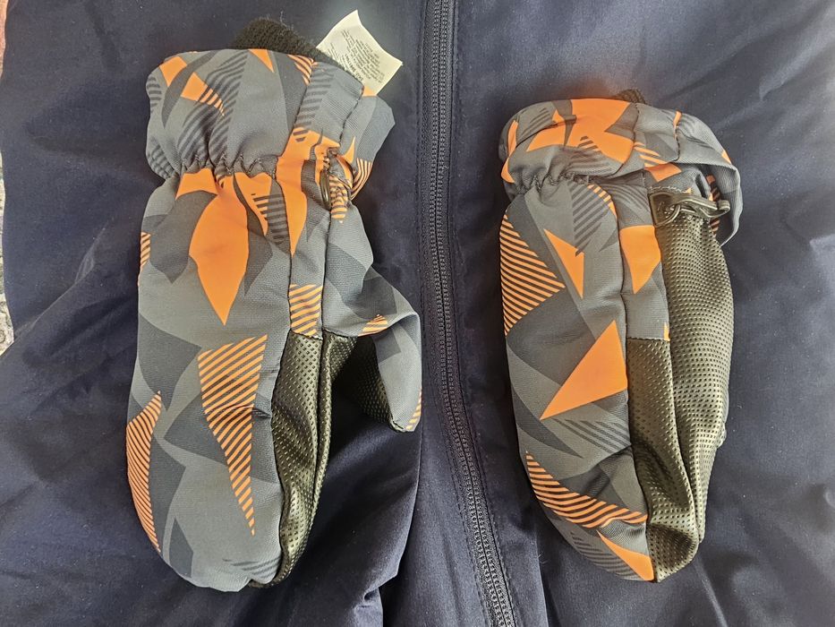 Продавам детски ескимос и ръкавици Kuniboo нови без етикет