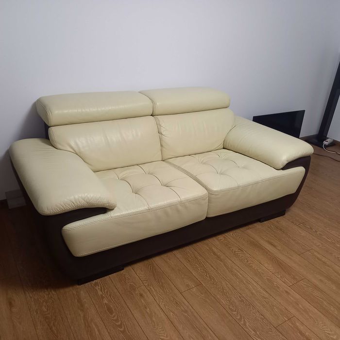 Vând 2 canapele piele