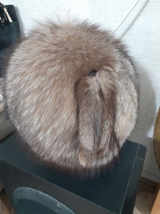 Продам зимнюю женскую шапку.