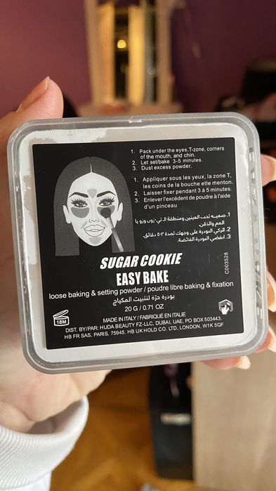 Pudra libera Huda Beauty EasyBake - nuanta Sugar Cookie