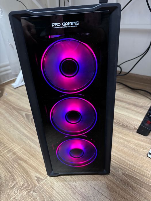 Vând PC PRO Gaming +monitor și accesorii