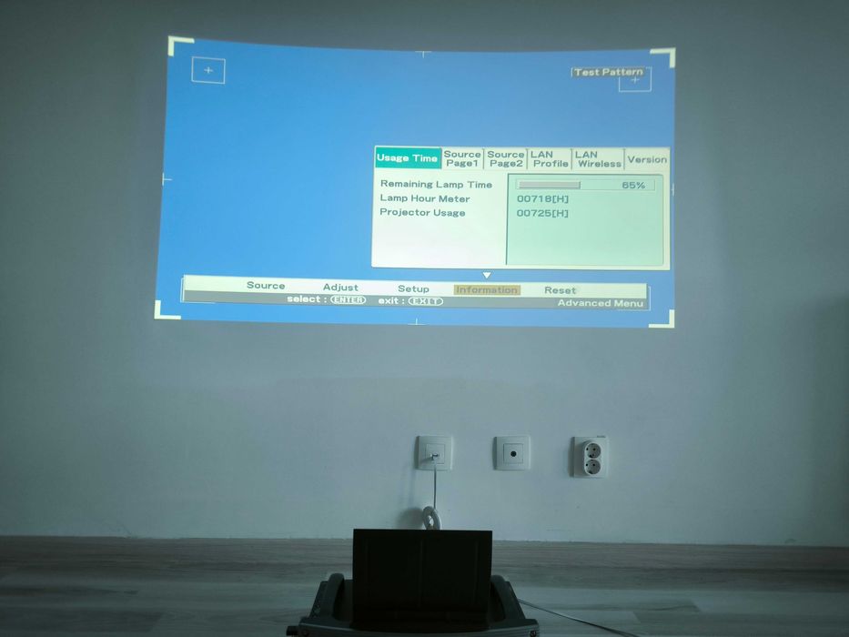 Proiector NEC WT610 (718 ore lampă, 65% timp rămas)