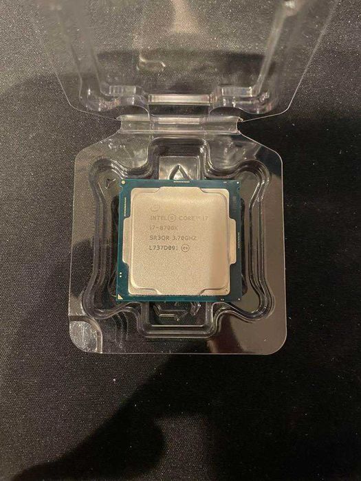 Kit Procesor Intel I7 8700K Placă de bază ASRock Z370 + Cooler