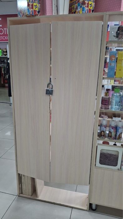 Бу витрины для магазина