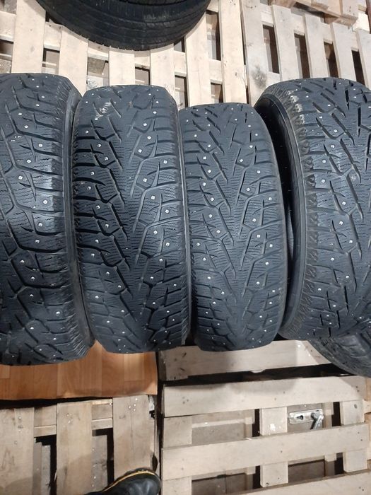 Продам шины 215/55/17 якогама