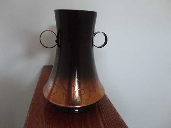 Vaza de cupru (aramă), model amfora