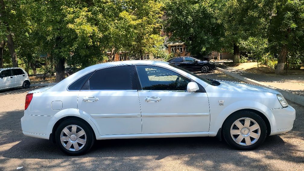 Lacetti 2012  Avtomat 2-pazitsiya Tezroq sotish kerak