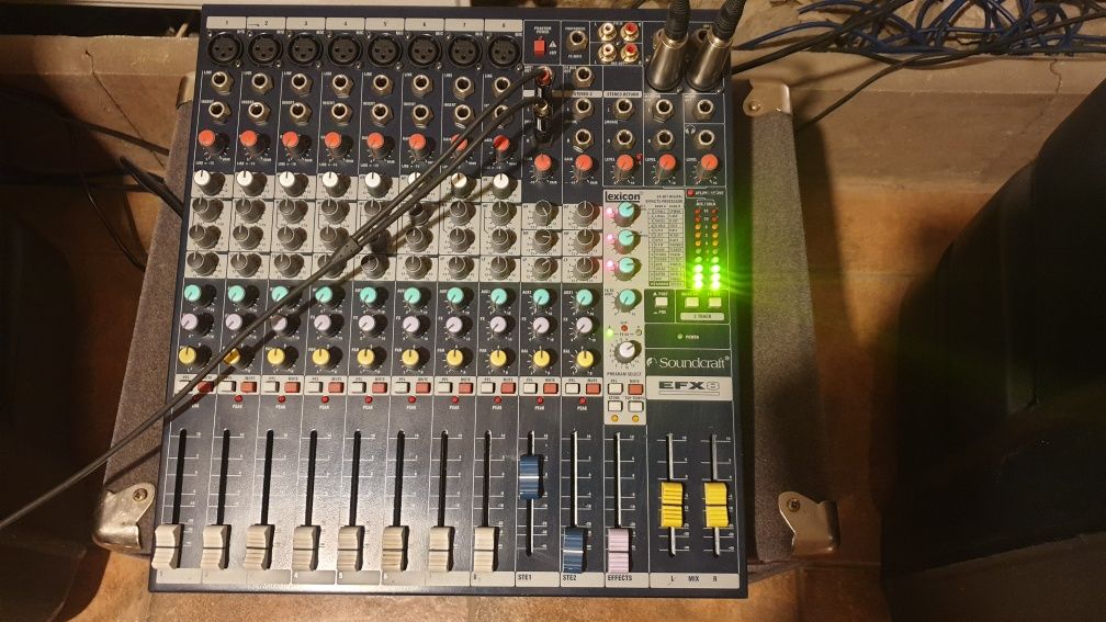 Mixer Phonic helix24/Sirus dxp20/Soundcraft Efx8/Roland sp404/Tapco 60