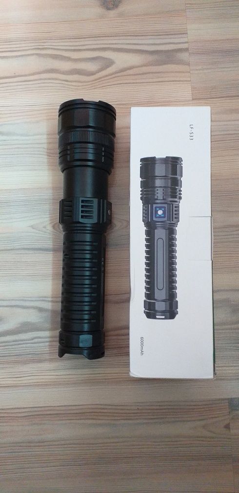 Lanterna puternica tip laser 3000lm
