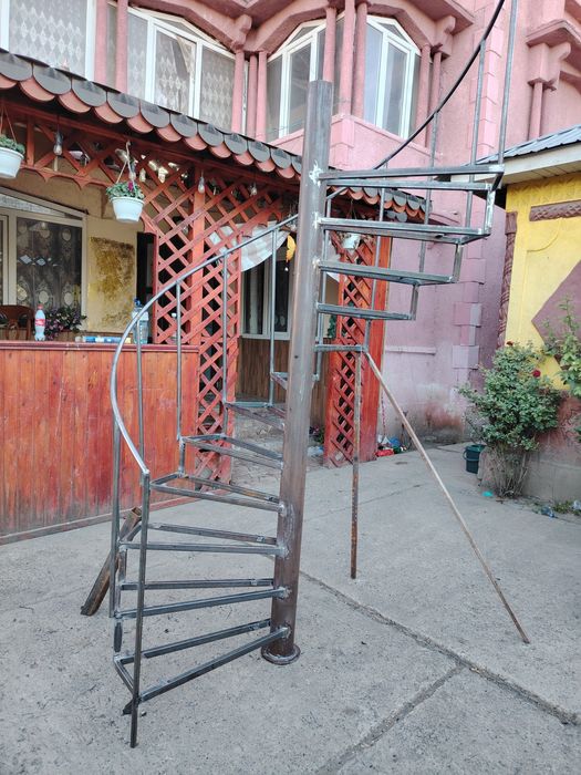 Vând scări zincate