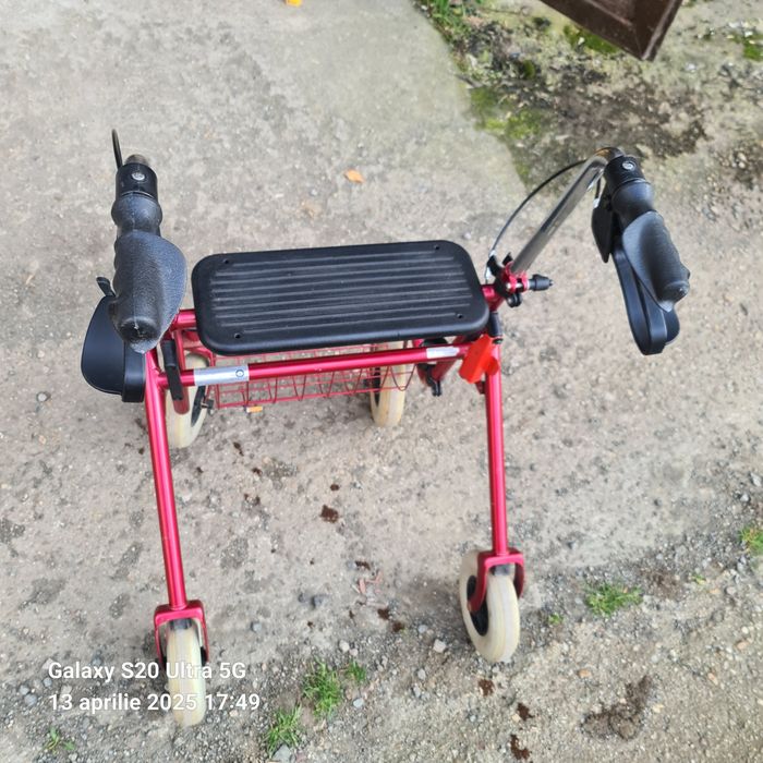 Cărucior persoane virstice