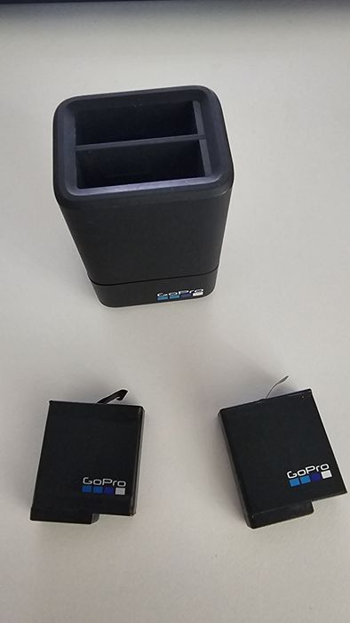 GoPro Hero dual battery charger/încărcător dual + 2 baterii originale