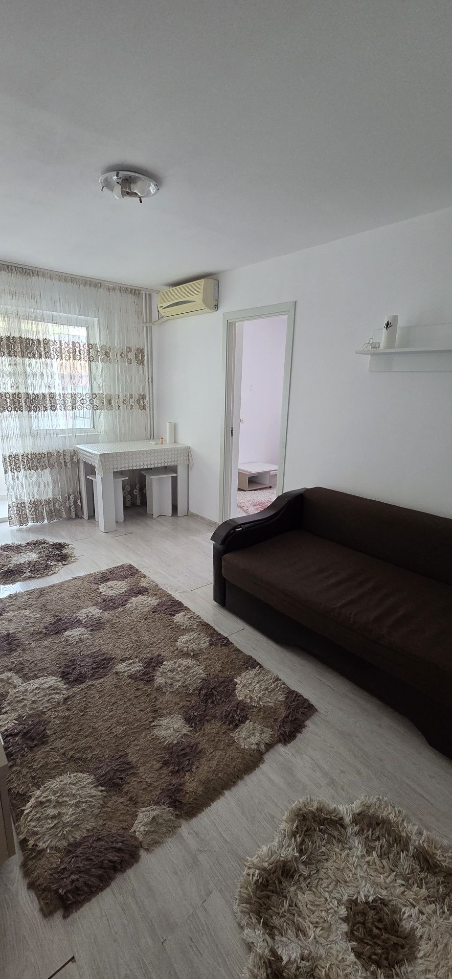 Inchiziriez apartament 3 camere Valea Rosie