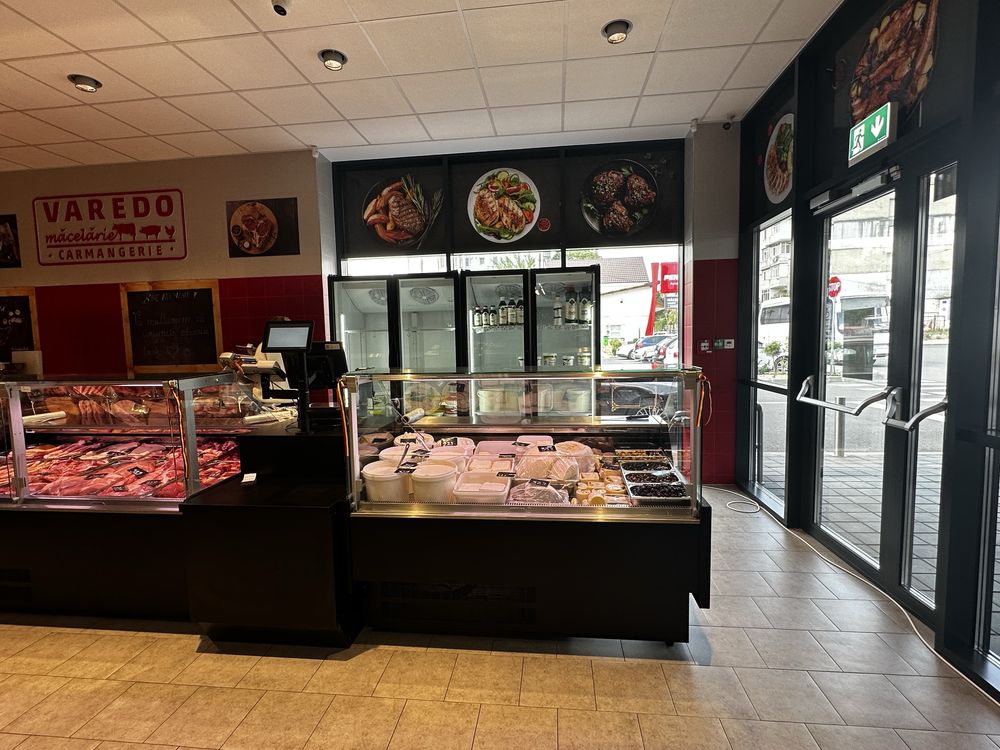 Vand vitrine profesionale NOI cu agregat exterior