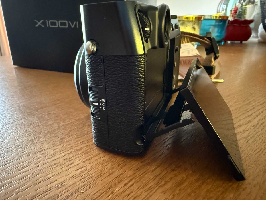 Фотоапарат Fujifilm X100VI Черен - отлично състояние, като нов