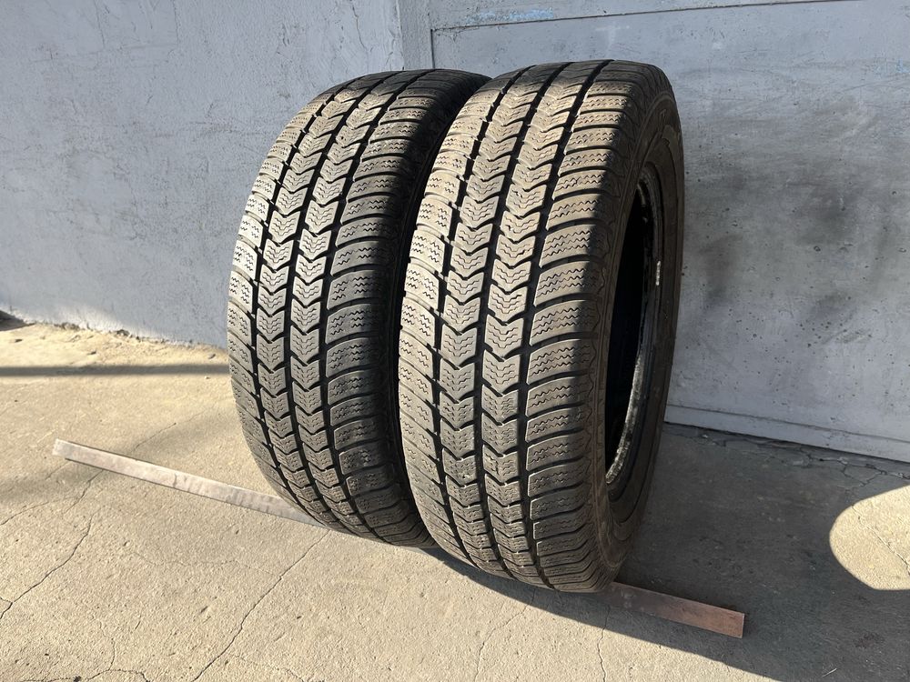 2 бр. зимни гуми за бус 215/65/16C Semperit 7 mm DOT 3018