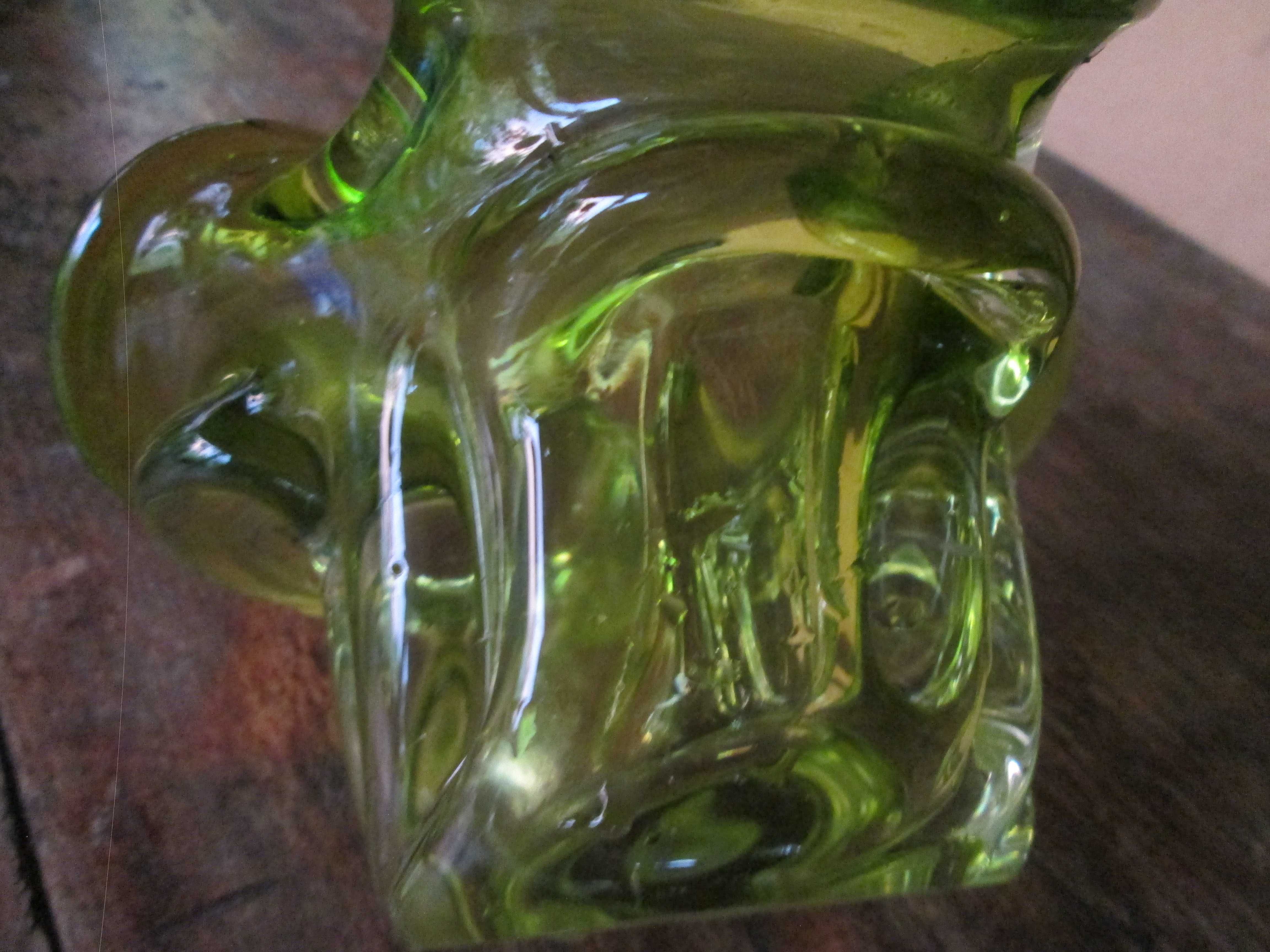 Scrumiera  din sticla  verde Fondul Plastic anii70