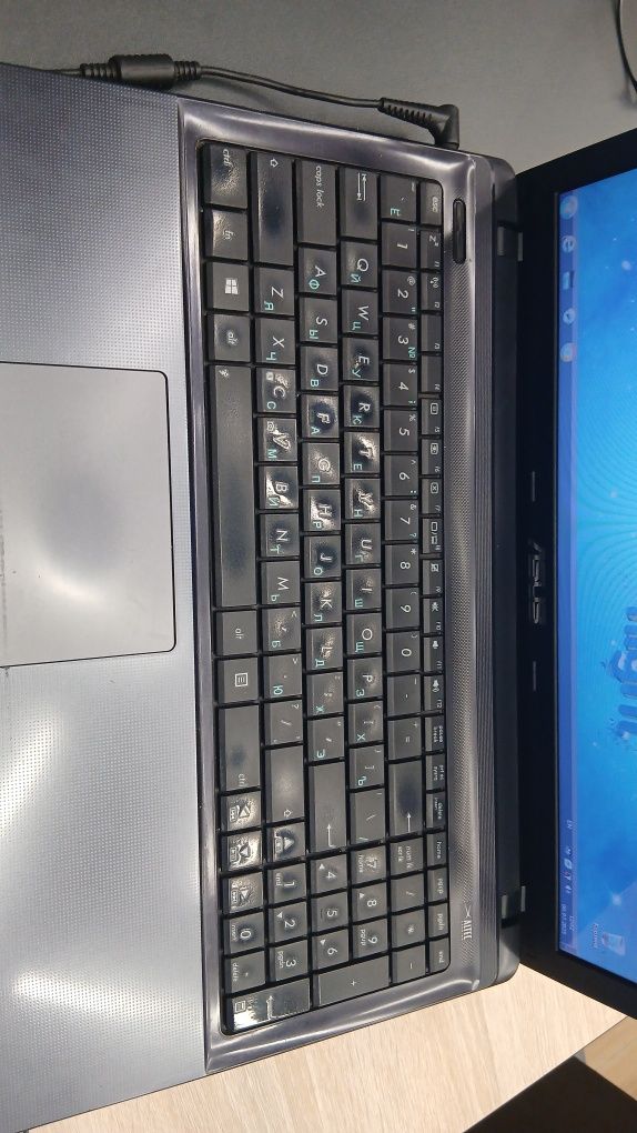 Laptop Asus noutbuk