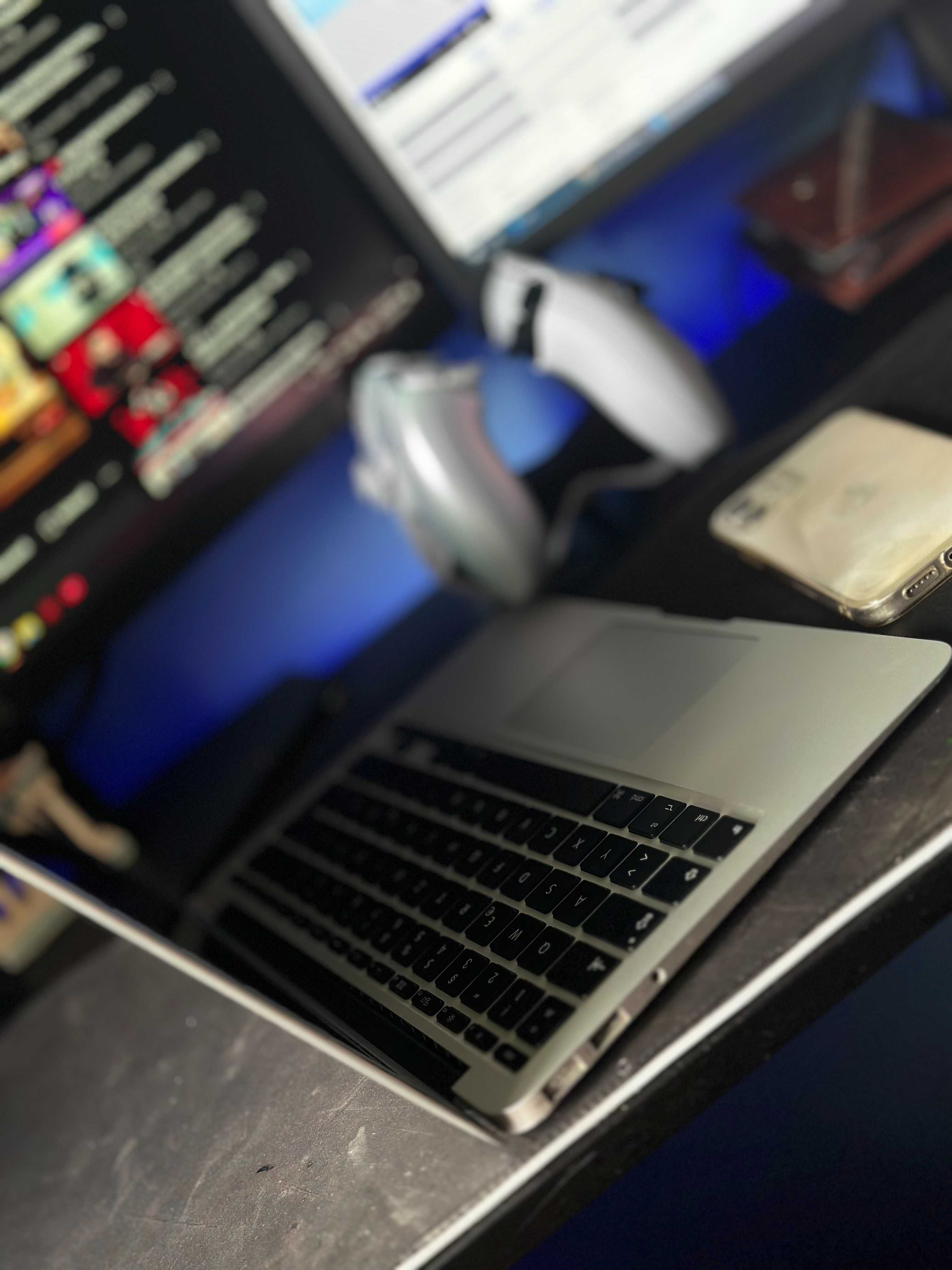 MacBook Air 11" Mid 2011, 64GB, nu se aprinde