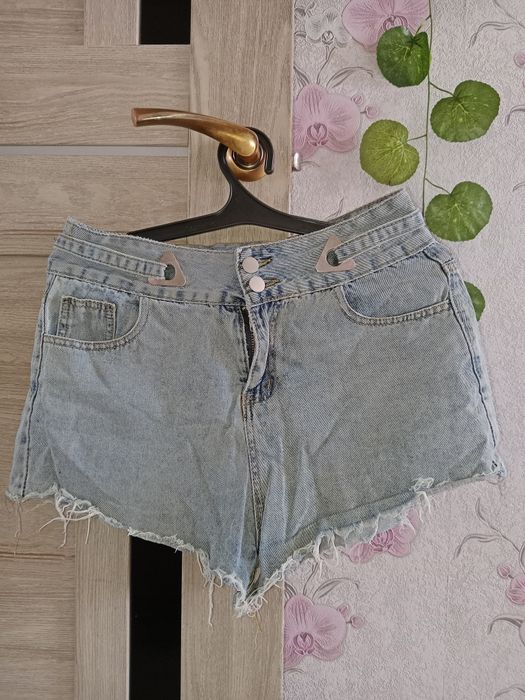 Женские шорты, состояние идеальное