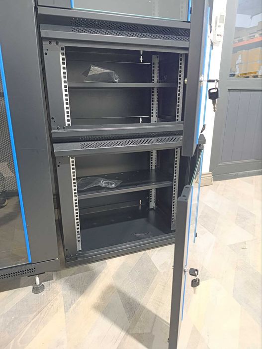 Shkaf tarmoq uchun 4U