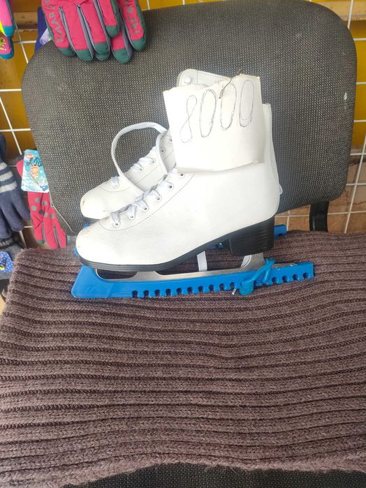 Продаю коньки женские