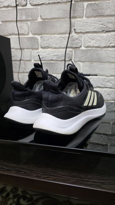 Оригинальные кроссы adidas