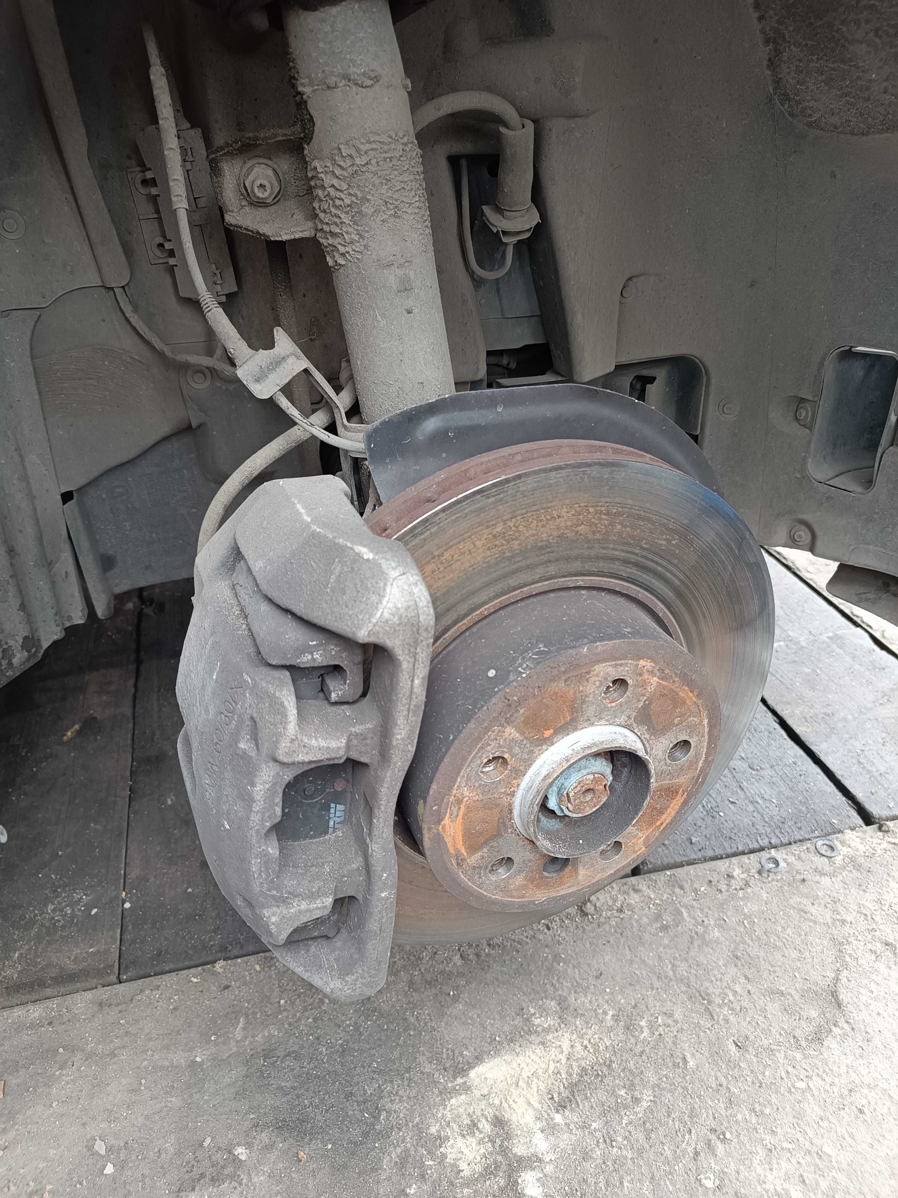 Бмв е60 е61 4х4 Предни полуоски bmw e60 e61 лява дясна полуоска